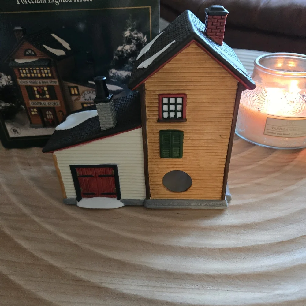 Vintage Copperfield Keepsake Porcelain Lighted House Christmas Village Store